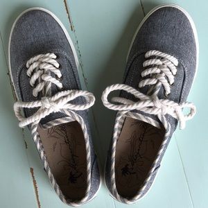 Size 7 1/2 Canvas Sneakers